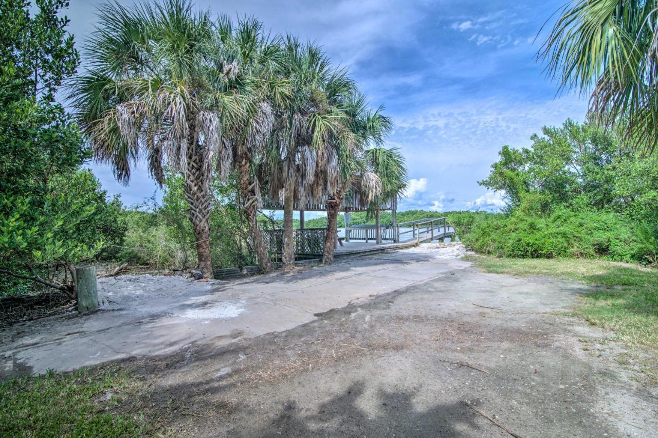Beachfront Cedar Key Retreat With Pool Access! Luaran gambar