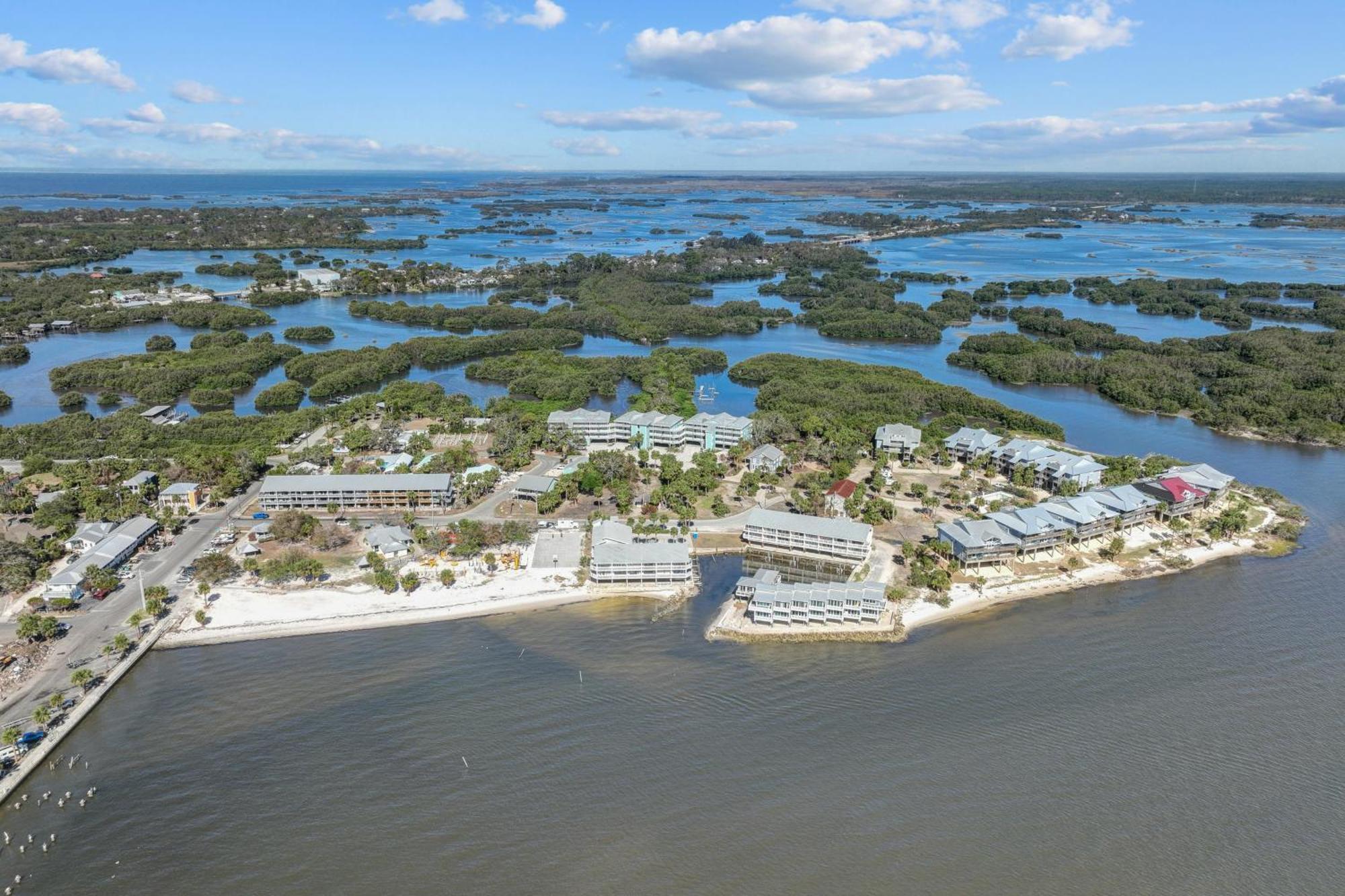 Beachfront Cedar Key Retreat With Pool Access! Luaran gambar