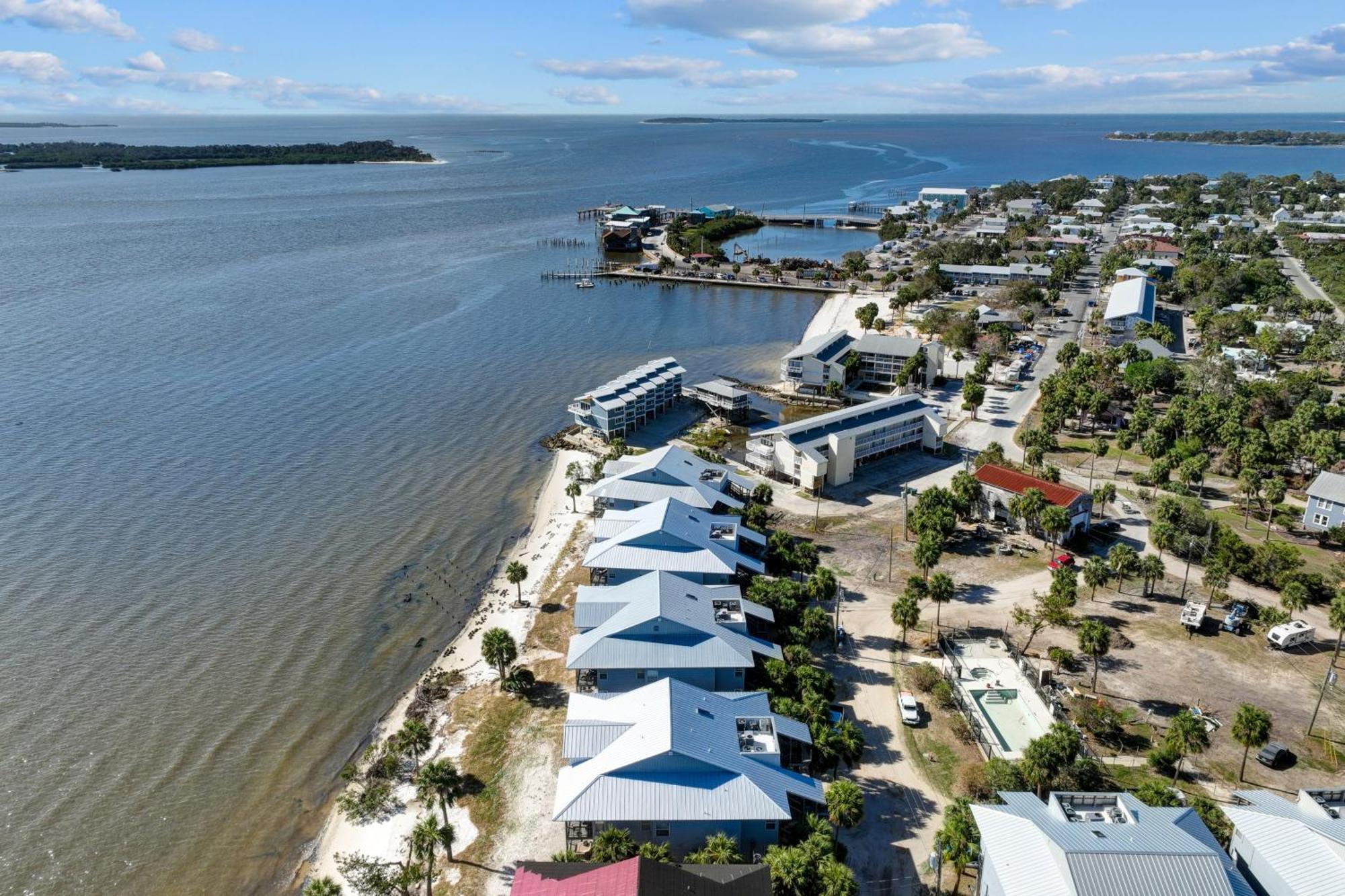 Beachfront Cedar Key Retreat With Pool Access! Luaran gambar