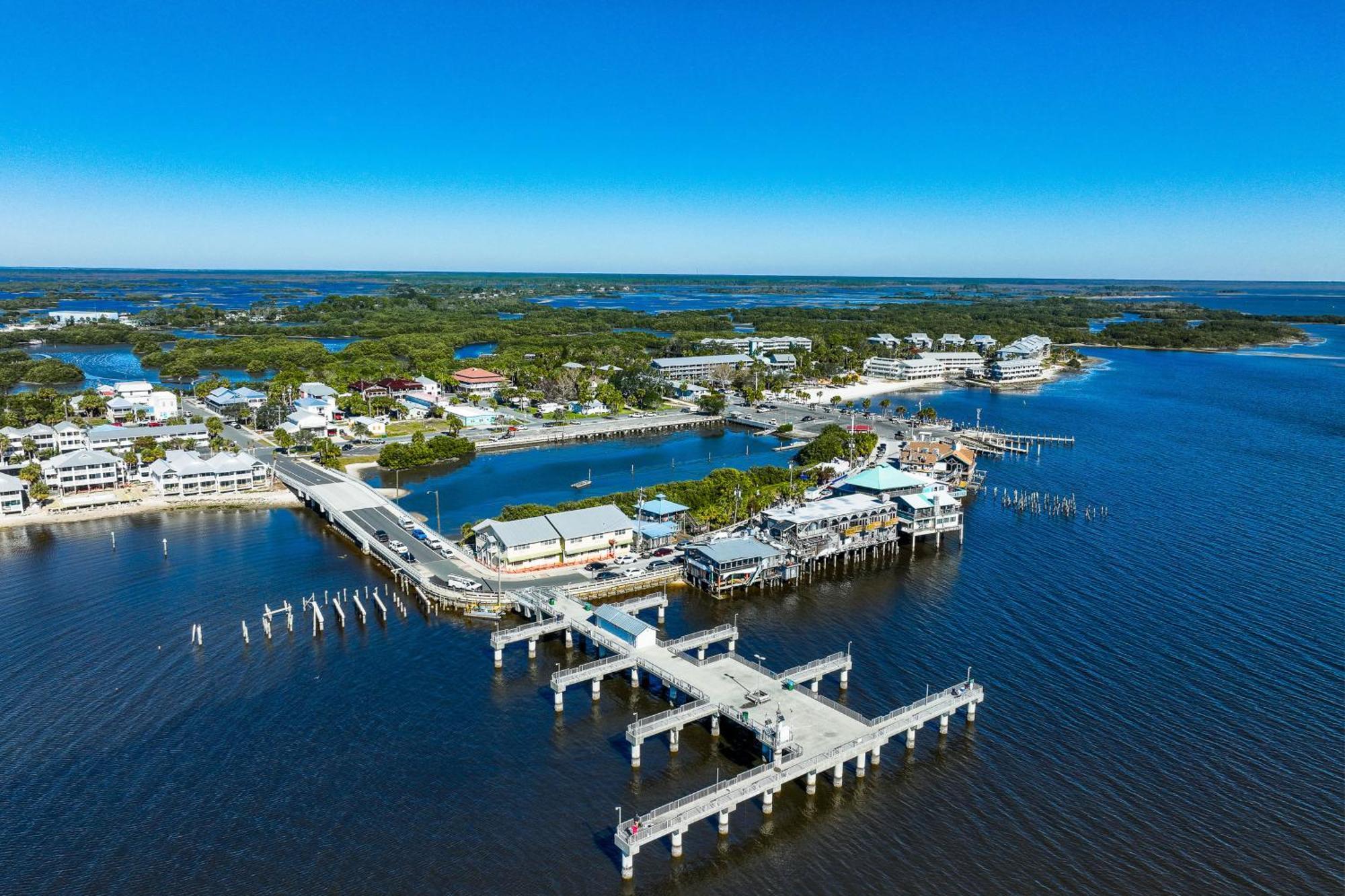 Beachfront Cedar Key Retreat With Pool Access! Luaran gambar