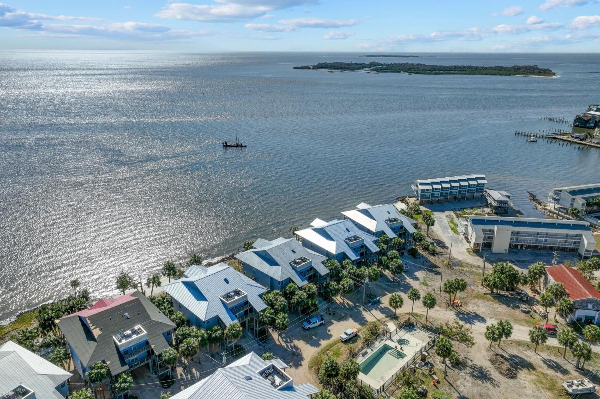 Beachfront Cedar Key Retreat With Pool Access! Luaran gambar