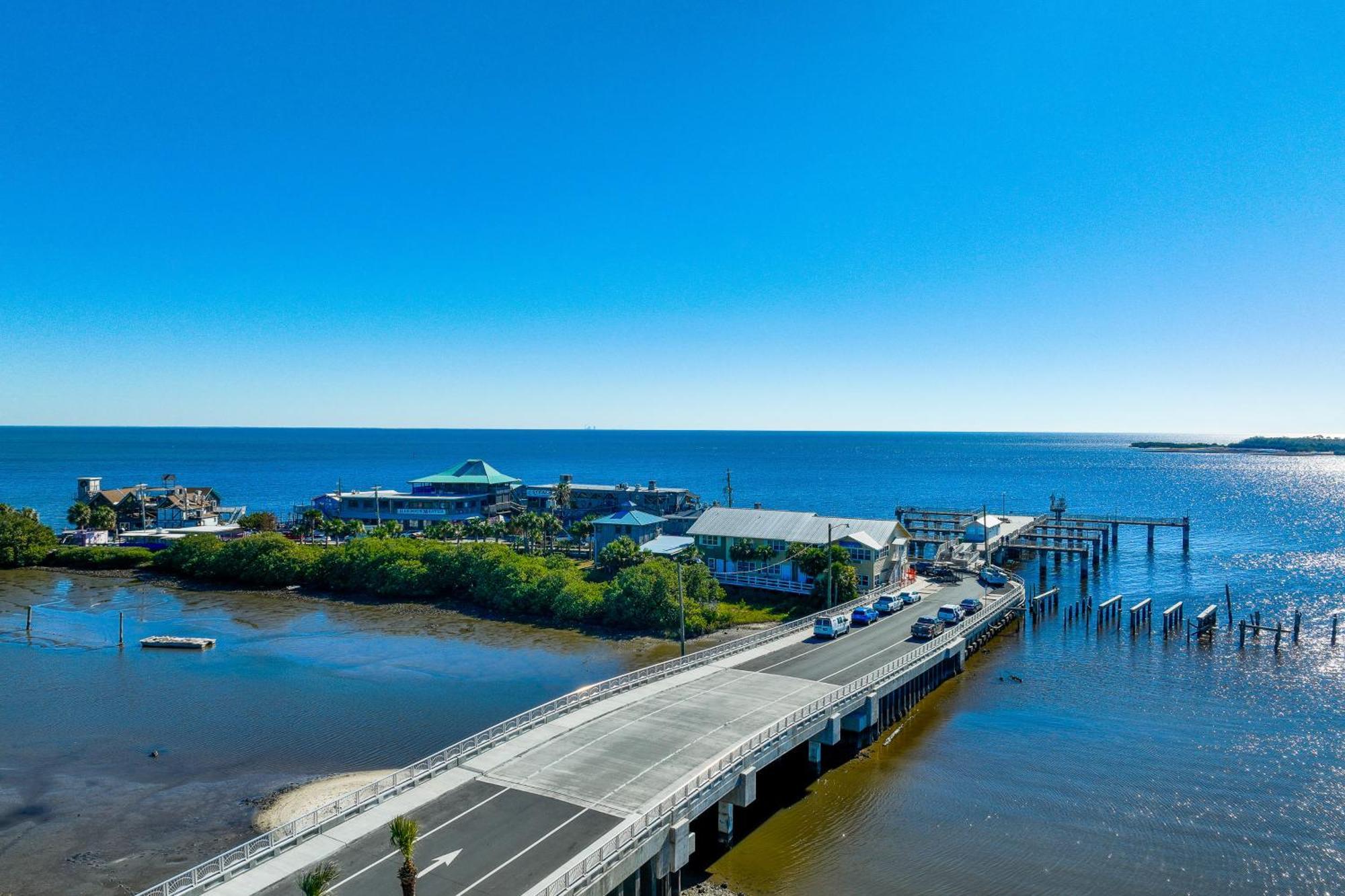 Beachfront Cedar Key Retreat With Pool Access! Luaran gambar