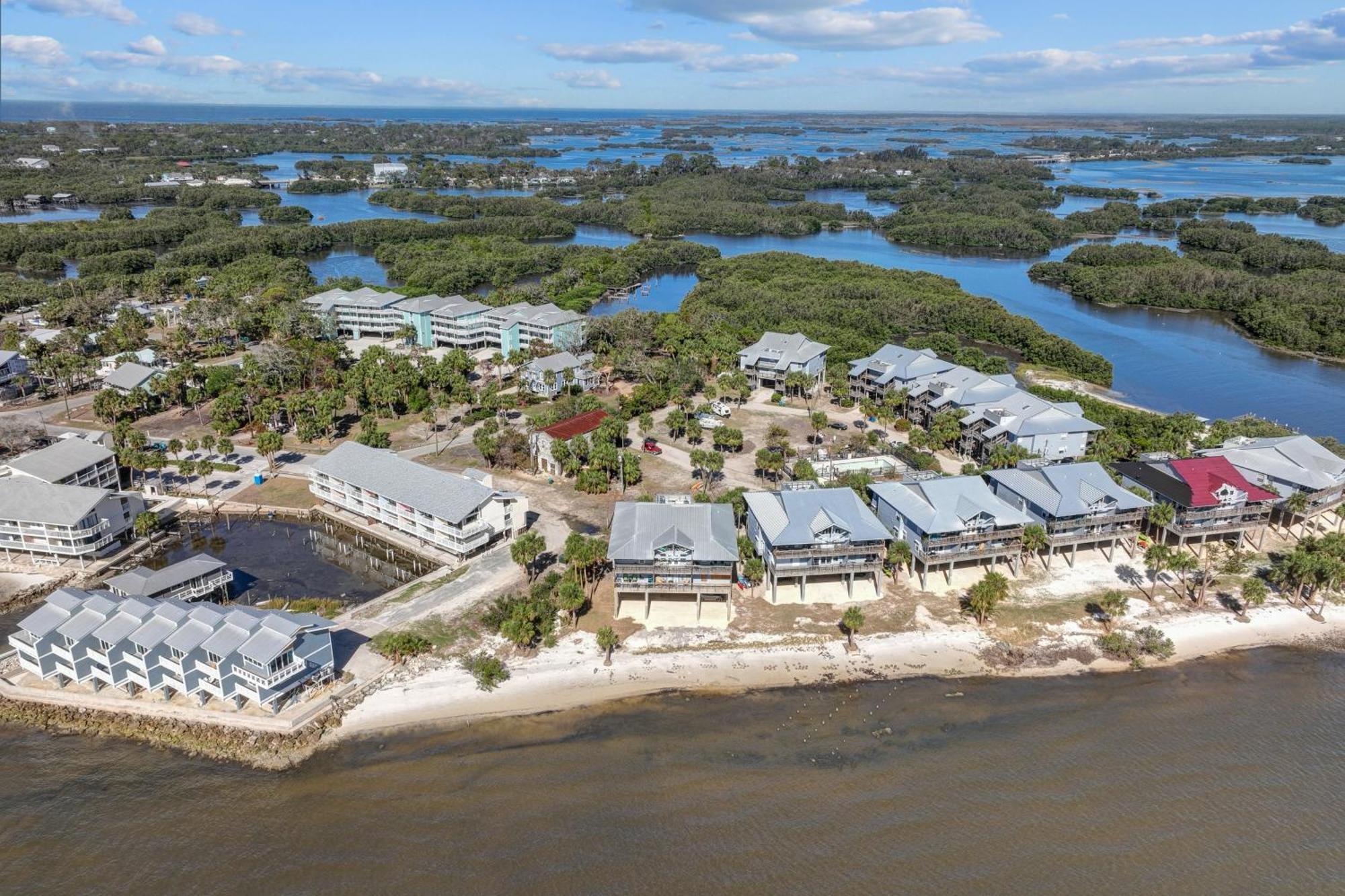 Beachfront Cedar Key Retreat With Pool Access! Luaran gambar