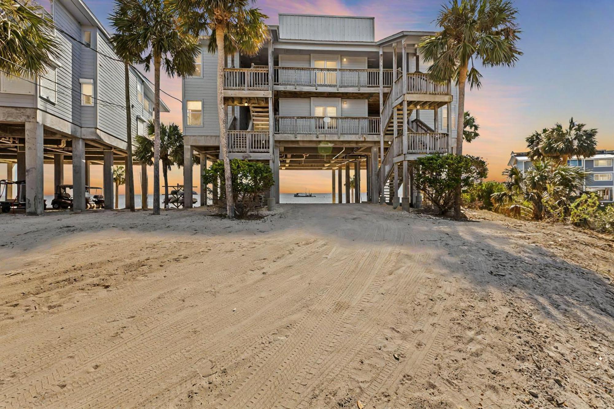 Beachfront Cedar Key Retreat With Pool Access! Luaran gambar