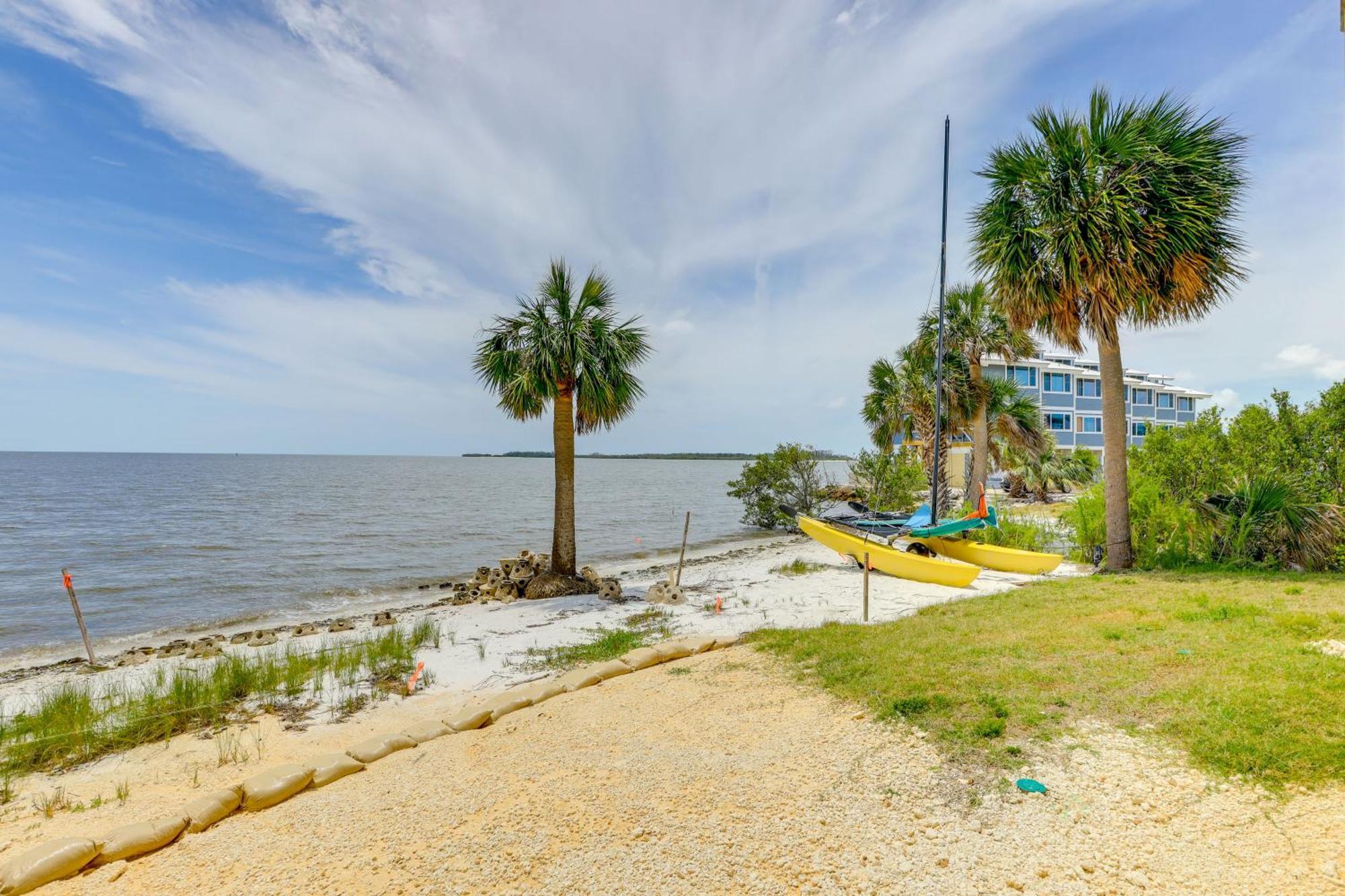 Beachfront Cedar Key Retreat With Pool Access! Luaran gambar