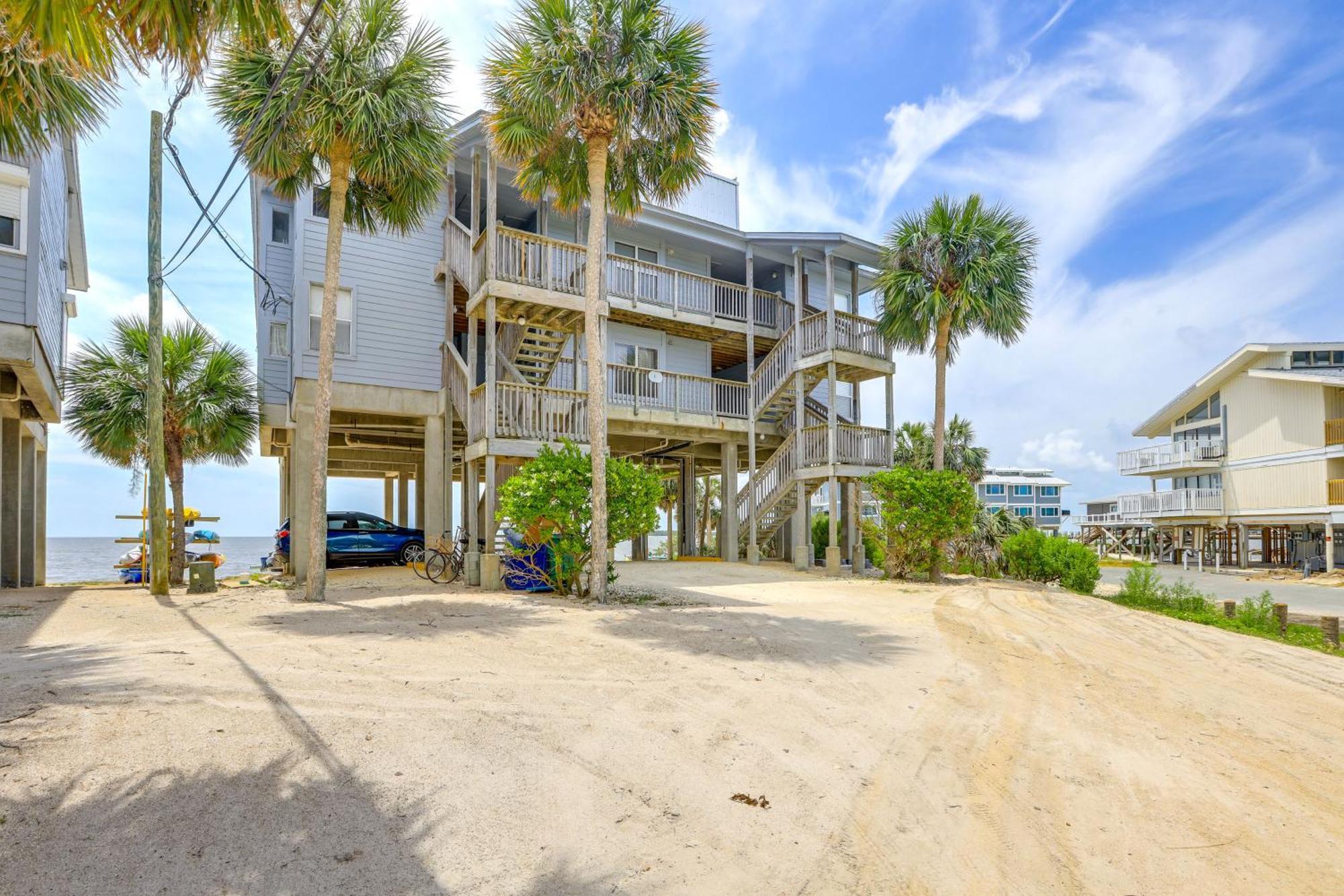 Beachfront Cedar Key Retreat With Pool Access! Luaran gambar