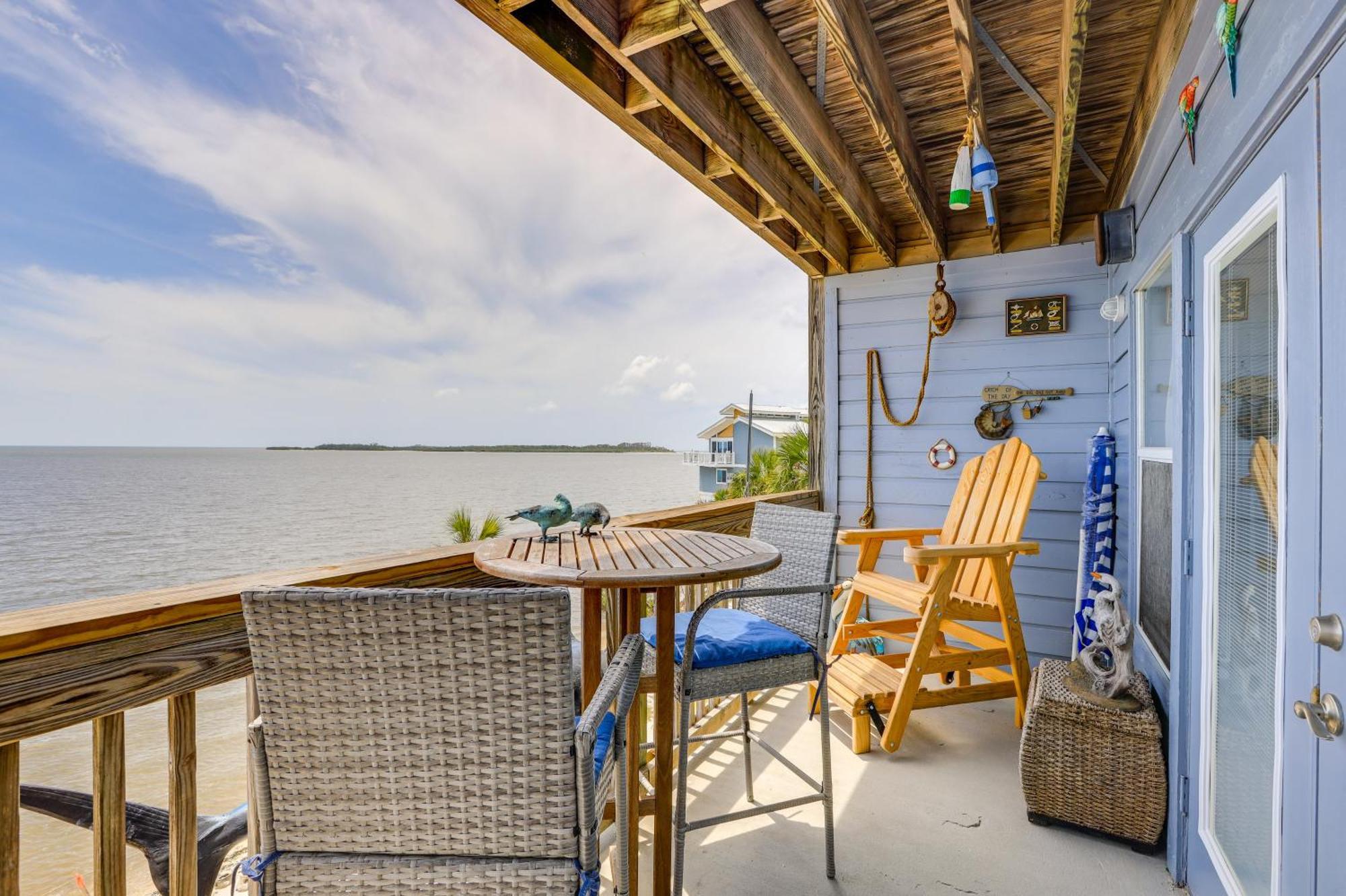 Beachfront Cedar Key Retreat With Pool Access! Luaran gambar